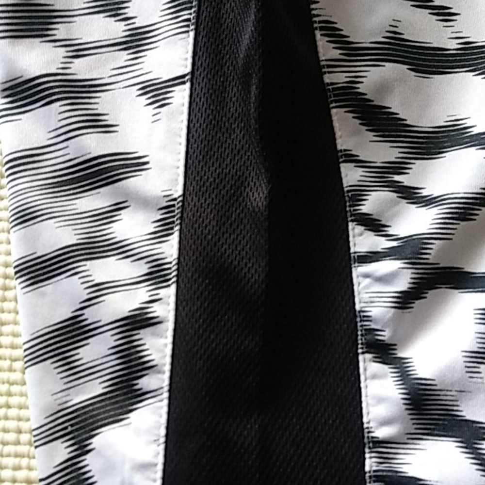 Jordan Dri- Fit Capri Leggings Size M (girls) - Picture 7 of 12